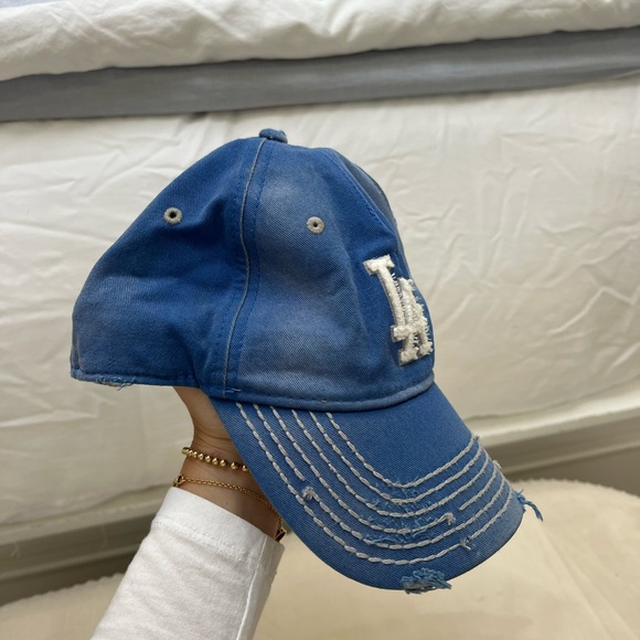 LA hat - Picture 2 of 4